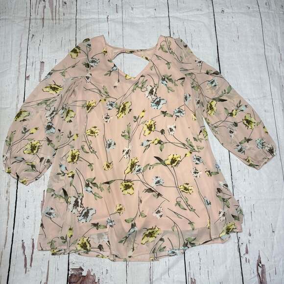 Entro Tops - Entro Peach Pink Floral Long Sleeve V-Neck Keyhole Back Blouse